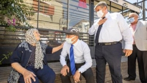 Başkan Soyer'den Çeşme esnafına moral ziyareti