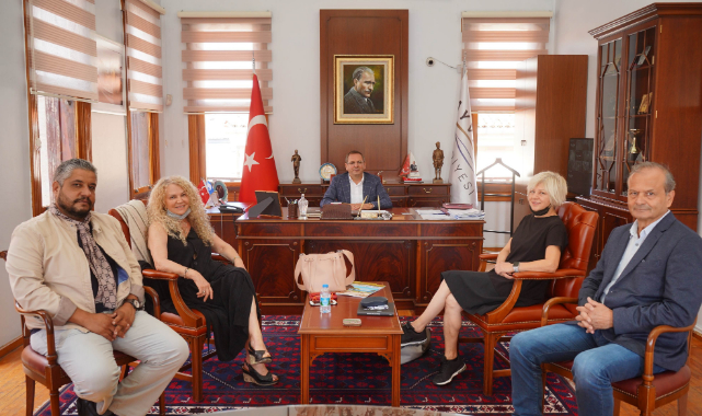 Ayvalık'a Bekir Coşkun Kütüphanesi Açılıyor