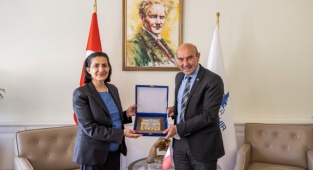 " İzmir'i Avrupa Kenti Olarak Görüyoruz"