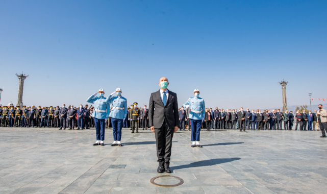 İzmir'de Cumhuriyet Bayramı Coşkusu Başladı