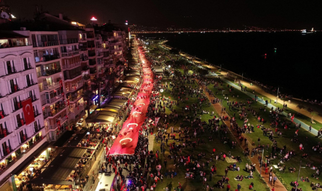 İzmir'de Cumhuriyet Bayramı Rüzgarı