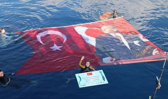 Şahika Ercümen'den Dünya Rekoru!