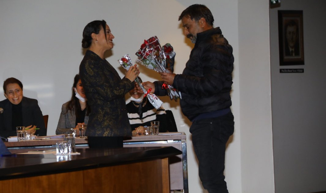 Efes Selçuk’ta MHP’den Başkan Filiz Ceritoğlu Sengel’e Nezaket