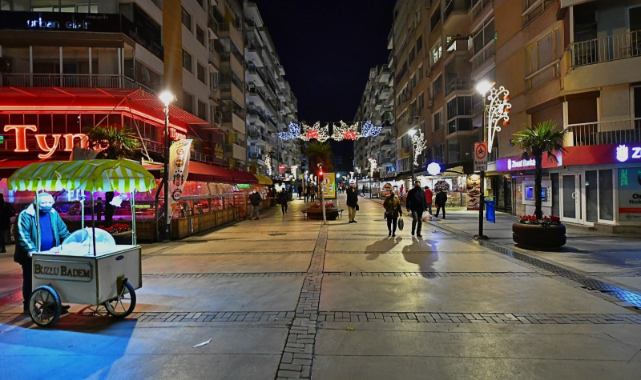 İzmir Yeni Yıla Işıl Işıl Giriyor