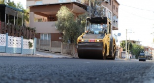 İzmir Büyükşehir Belediyesi Bir Yılda 1,1 Milyar Liralık Yol Çalışması Yaptı