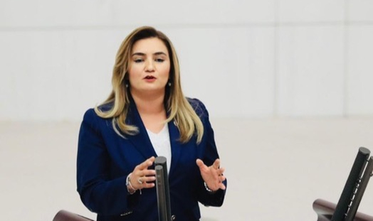 Kılıç: “İzmirlilerle Dalga Geçmeyi Bırakın, Verdiğiniz Sözleri Yerine Getirin”