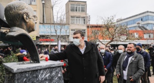 Seferihisar’da Uğur Mumcu Büstü Açılışı Gerçekleşti