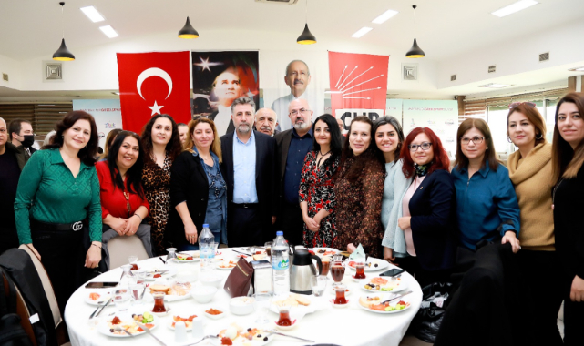 CHP Bayraklı'dan Gövde Gösterisi