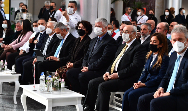 Özuslu: "İzmir'i Ülkemizin Yüz Akı Olarak Dünya İle Buluşturmaktan Büyük Gurur Duyuyoruz"