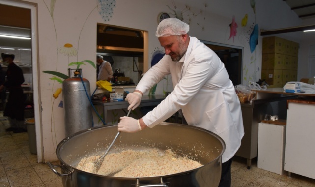 Menemen'de İftarlıklar Pehlivan'dan