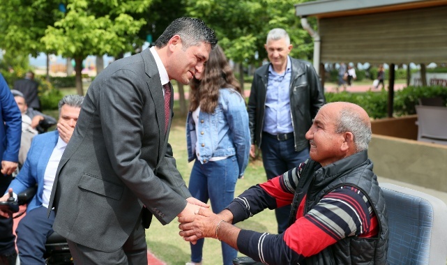 Aliağa’da Mülki Erkan ve Vatandaşlar Engelsiz Kafe’de Bayramlaştı