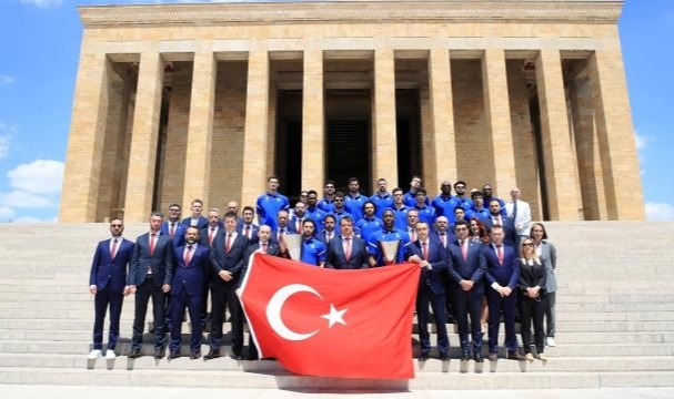 Avrupa Şampiyonu Anadolu Efes'ten Anıtkabir'e Ziyaret