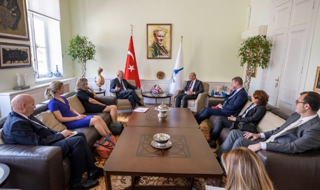 ​İngiltere Büyükelçisi'nden İzmir Büyükşehir Belediyesi'ne Ziyaret