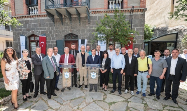 Konak Belediyesi ile Balkan ve Ada Türkleri Dernekleri Arasında İşbirliği Protokolü İmzalandı