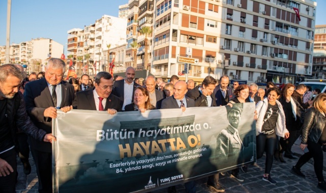 İzmir Ata'ya saygı için yürüdü