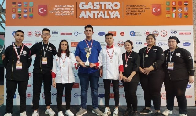 Zübeyde Hanım Mesleki ve Teknik Anadolu Lisesi'nden büyük başarı