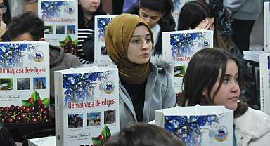 Kitaplar Başkan Karakayalı'dan