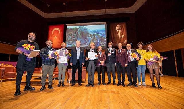 Başkan Soyer ‘İz Bırakmanın Sırları’ panelinde konuştu: