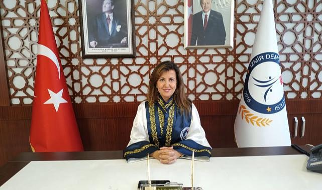 İzmir Demokrasi Üniversitesi Rektörü Prof. Dr. Bedriye Tunçsiper'den yeni yıl tebriği