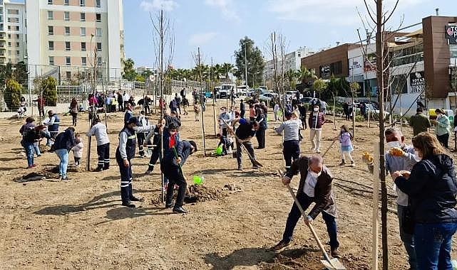 Karşıyaka'da yeşil seferberlik sürüyor: 'Hedef:100 bin ağaç'