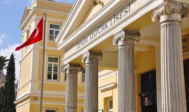 Konuk Yazar Atatürk Araştırmacısı Ahmet Gürel'in kaleminden; Atatürk'ün İzmir Erkek Lisesi'ni ziyareti