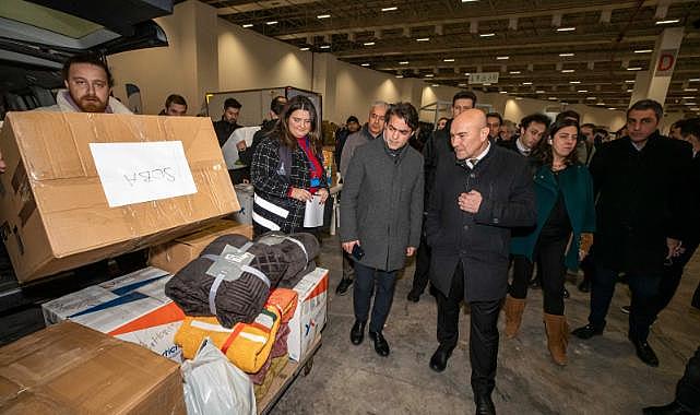 Başkan Soyer yardımların toplandığı Fuar İzmir'i ziyaret etti