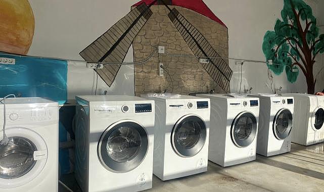 Çeşme'de depremzedelere Çamaşırhane hizmeti