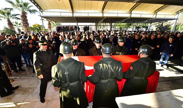 Deprem şehidi Eren Taşkın İzmir'de toprağa verildi