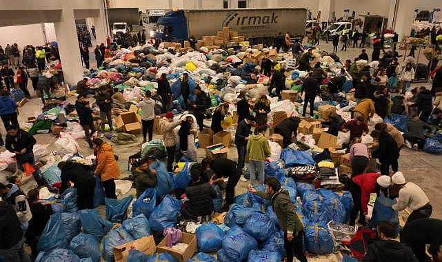 İzmir'den deprem bölgesine destek çığ gibi büyüyor