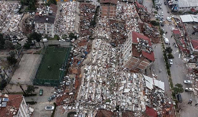 İzmir'in üniversitelerine deprem ateşi düştü: 39 can kaybı