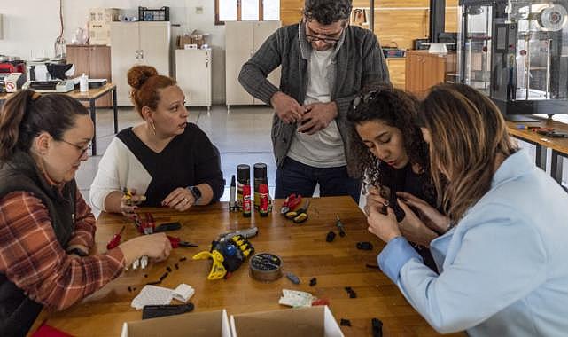 FabrikaLab İzmir'de Robotel Üretildi