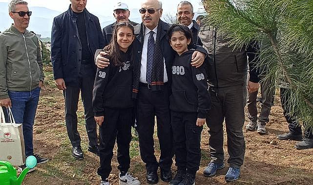 İzmir'de "6 Şubat 2023 Deprem Şehitleri Hatıra Ormanı Fidan Dikim Töreni" Yapıldı