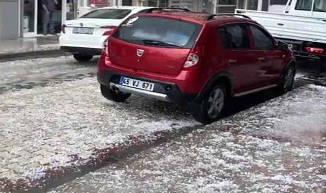 İzmir Menemen'de dolu yağışı