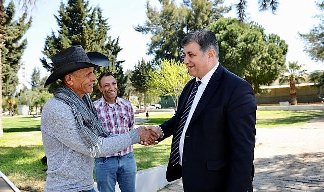 Meksikalı Roberto Depremdeki İzlenimleri Karşıyaka'da Resmetti