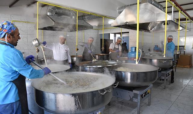 Menemen Belediyesi Aşevi'nden Her Gün 10 Bin Sıcak Yemek