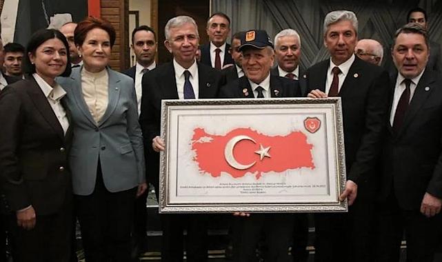 Meral Akşener: ''Çatlayıp patlıyorlar.''