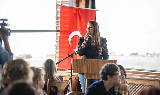 Batur: ''Bu ülkeyi karanlıktan kurtaralım.''