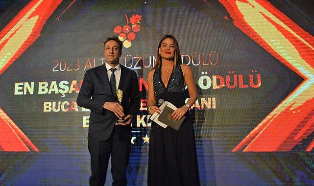 Deprem felaketi sonrası yaptığı çalışmalar için Buca Belediye Başkanı Erhan Kılıç'a ödül