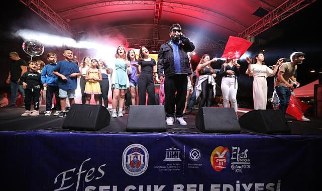 Efes Selçuk'ta 19 Mayıs coşkusu: Size ihtiyacımız var gençler