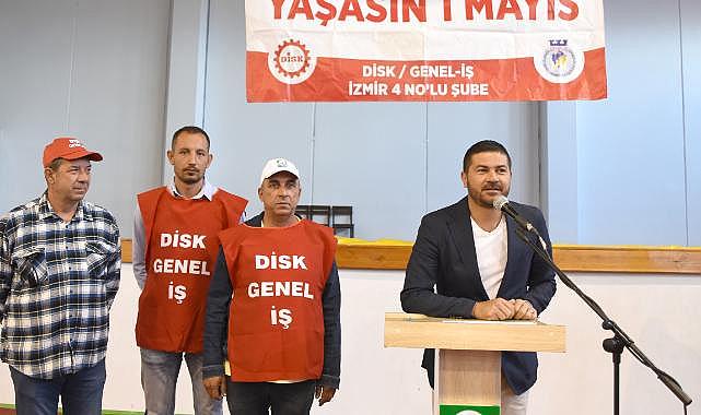 Foça Belediye Başkanı ve Belediye Çalışanları 1 Mayıs'ı Kutladı