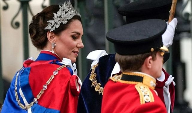 Kral Charles'ın taç giyme töreni başladı! Galler Prensesi Kate Middleton şıklığıyla göz kamaştırdı