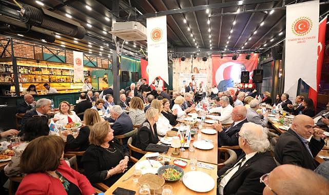 Narlıdere'de İzmir'e Hizmet Edenlere Vefa Gecesi