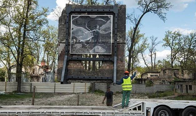 Ukrayna'daki Banksy'nin duvar resmi taşındı