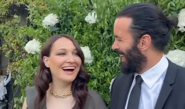 Barış Arduç'tan "Bebeğiniz kime benziyor?" sorusuna romantik yanıt: Karıma aşığım, ona benzemesi müthiş