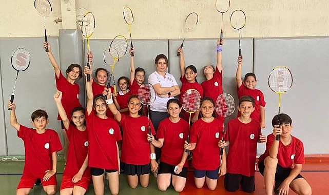 Bayraklılı sporculardan 'Badminton' başarısı