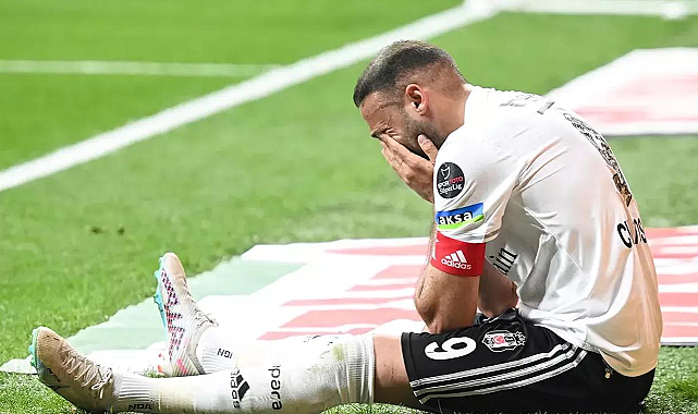 Cenk Tosun'dan Beşiktaş'a kötü haber