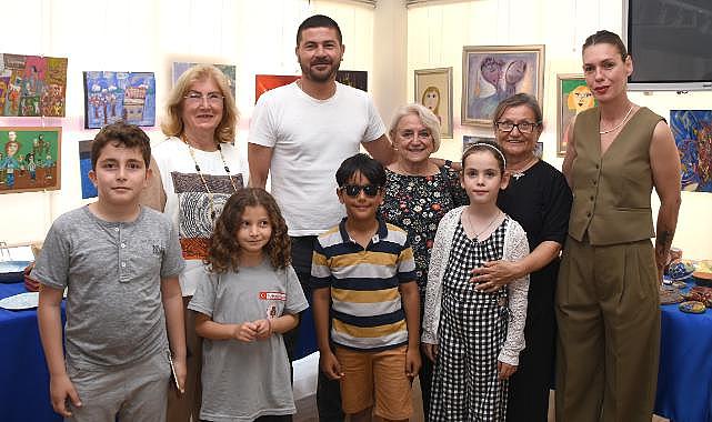 Foça'da ‘Bir Avuç Renk Bir Avuç Yürek’