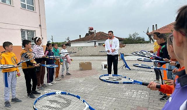 Kınık'ta Tenis Her Yerde Projesi