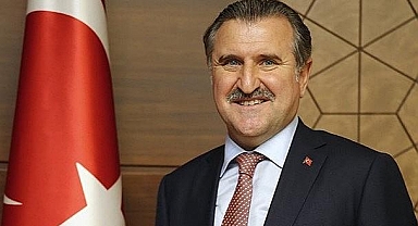 Bakan duyurdu: 18-25 yaş arası gençlere ücretsiz "Müzekart GNS" verilecek.