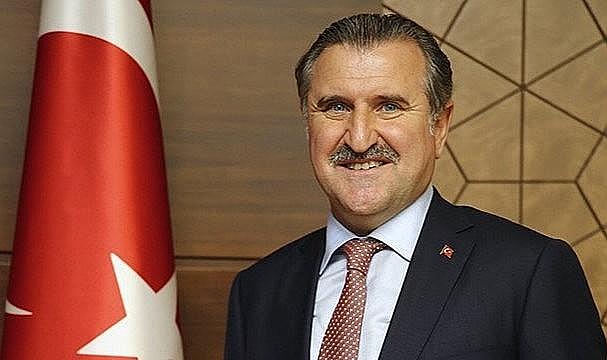 Bakan duyurdu: 18-25 yaş arası gençlere ücretsiz "Müzekart GNS" verilecek.